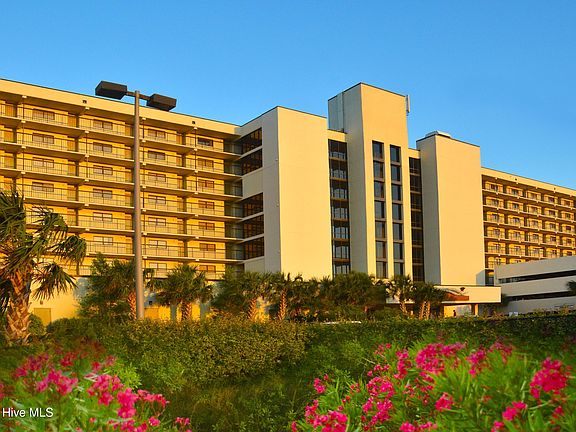 2nd image of 2700 N Lumina Avenue Unit 811