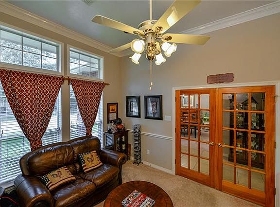 3rd image of 107 Robin Glen Ln