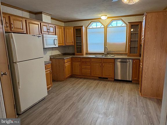 3rd image of 1012 Barberry Ave