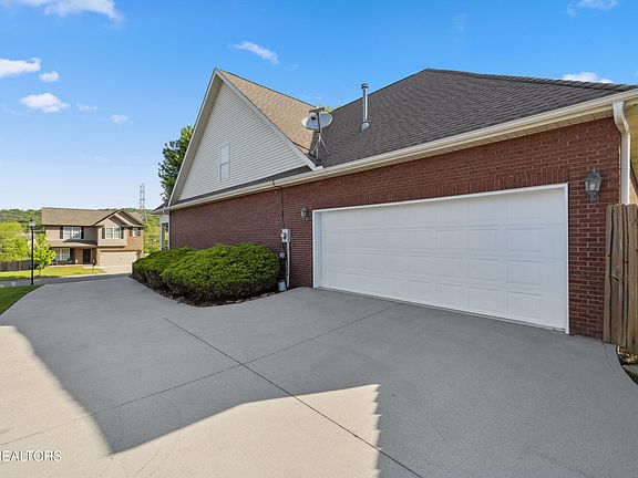 2nd image of 5620 Autumn Creek Dr