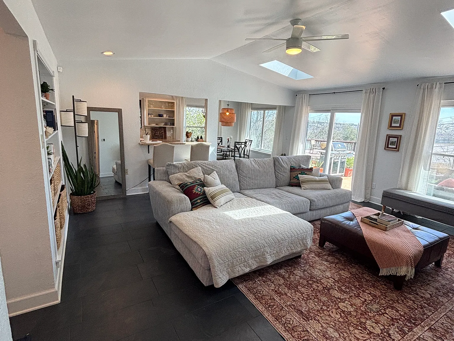 3 bed, 1306 sqft, $3,300 — Photo 2