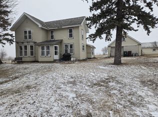 17532 W Eagle Point Rd, Polo, IL 61064