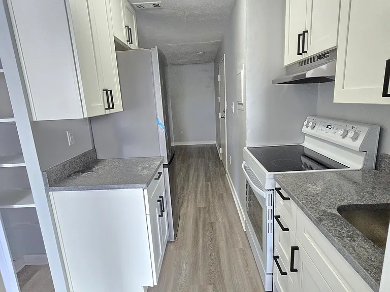 1906 Monongahela Ave #3 — Photo 5