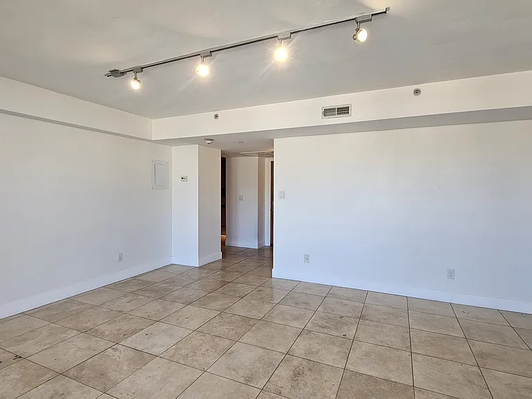 230 E Broadway St #1008 — Photo 12
