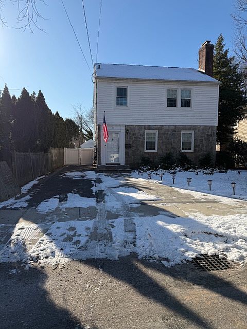 1st image of 11 Lawrence Ave