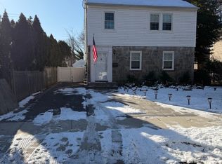 11 Lawrence Ave, Malverne, NY 11565