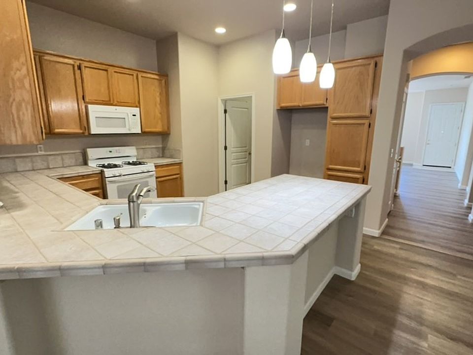 1st image of 99 Jarvis Cir