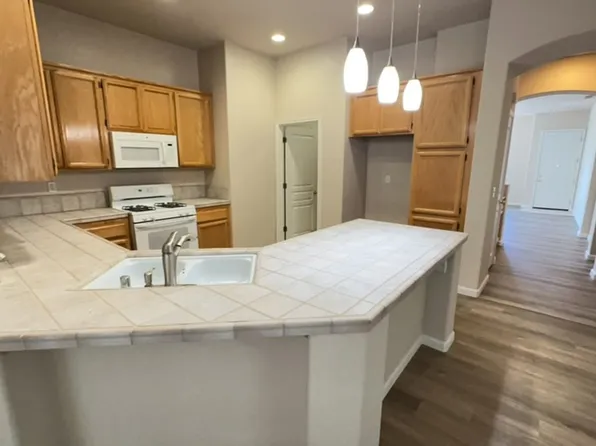 99 Jarvis Cir, Sacramento, CA 95834