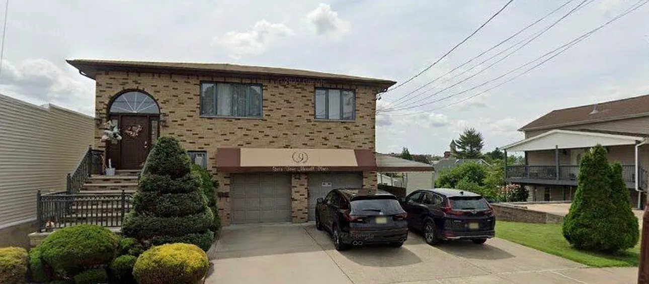 2 bed, $2,500 — Photo 1
