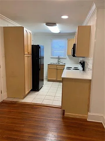 2 bed, 1.0 bath, 900 sqft, $1,425 — Photo 3