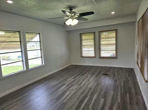 44 Bridgette Blvd, Lake Worth, FL 33463