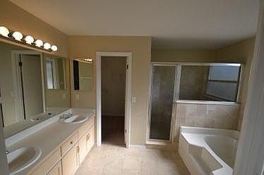 5th image of 15904 Lake Orienta Ct