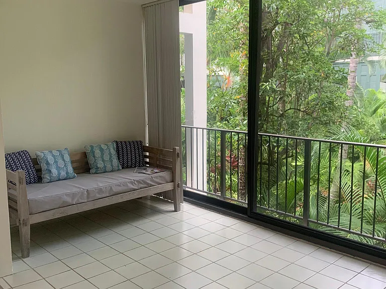 Enclosed lanai - perfect for morning coffee, afternoon naps and evening drinks_