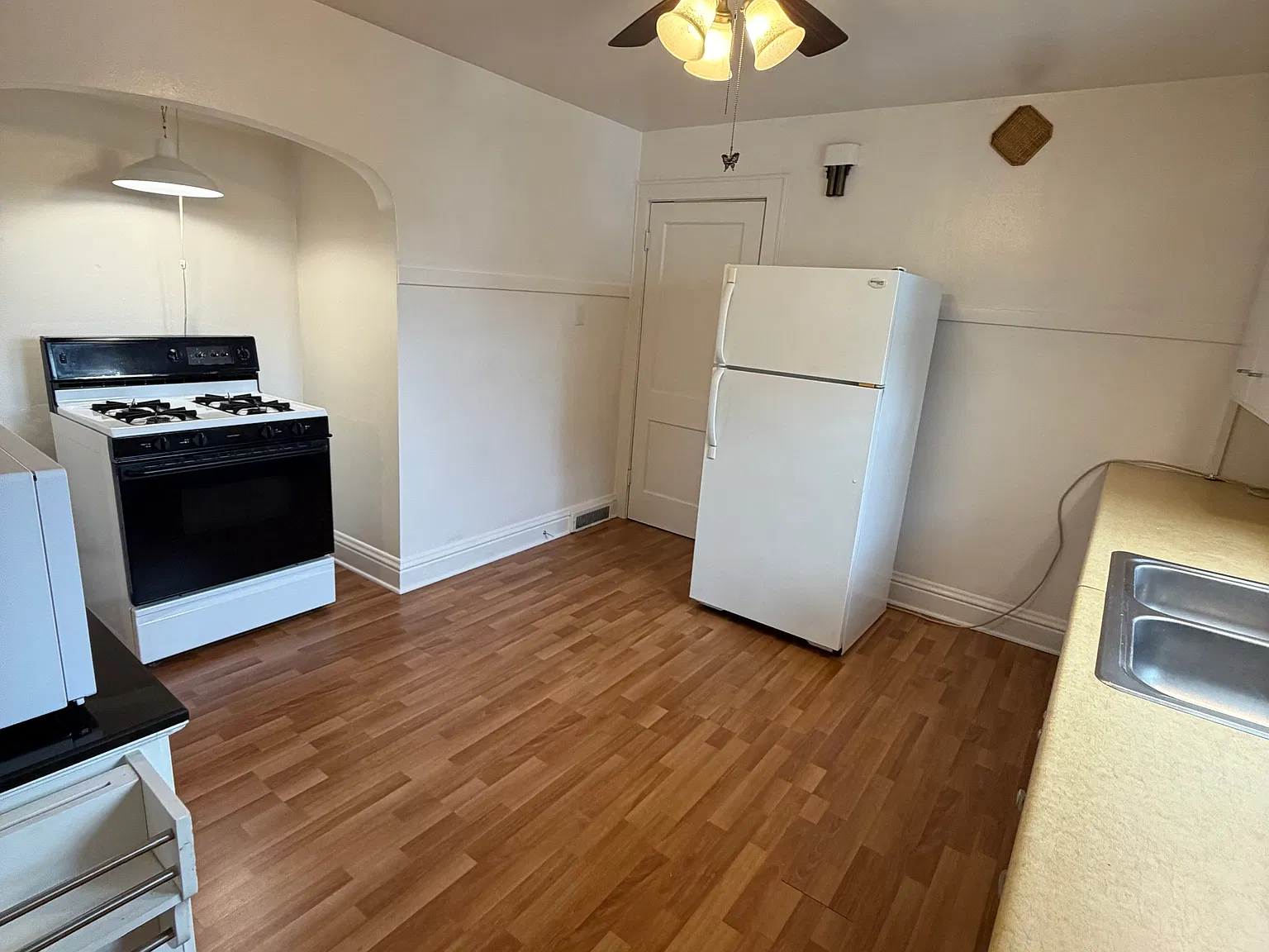 2 bed, 1014 sqft, $1,200 — Photo 3