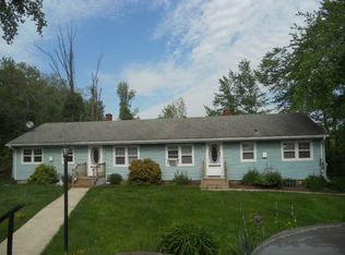 30 Linsal St, Windsor Locks, CT 06096