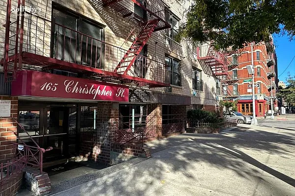 Rented by Sotheby's International Realty | media 22