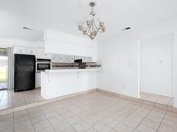 3rd image of 16505 Dolores St