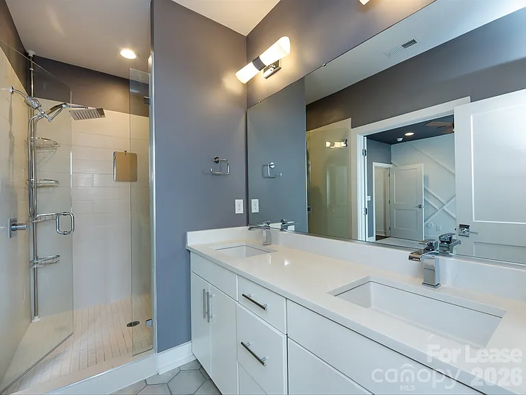 1207 E 36th St #3 — Photo 26