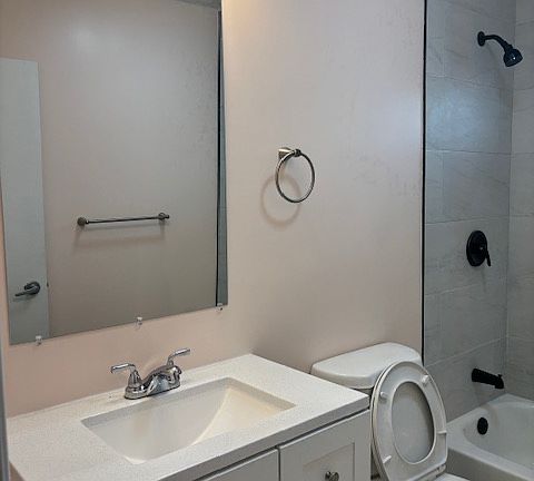 5th image of 950 S Gramercy Dr #1