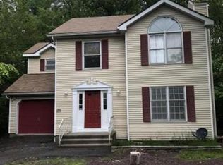 1093 Knollwood Dr, Tobyhanna, PA 18466