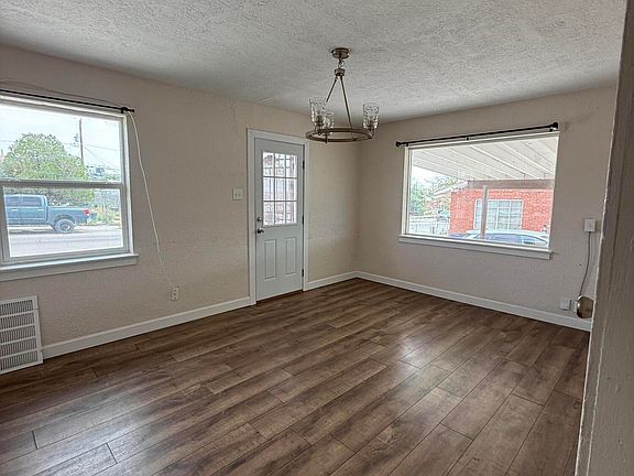 5th image of 1109 Huckleberry St