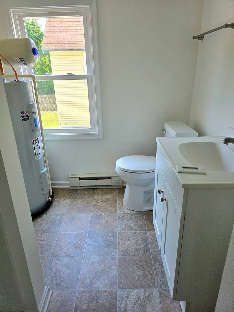 807 S Division St. — Photo 3
