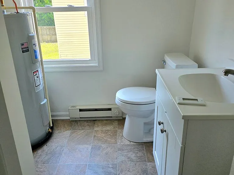 807 S Division St — Photo 3