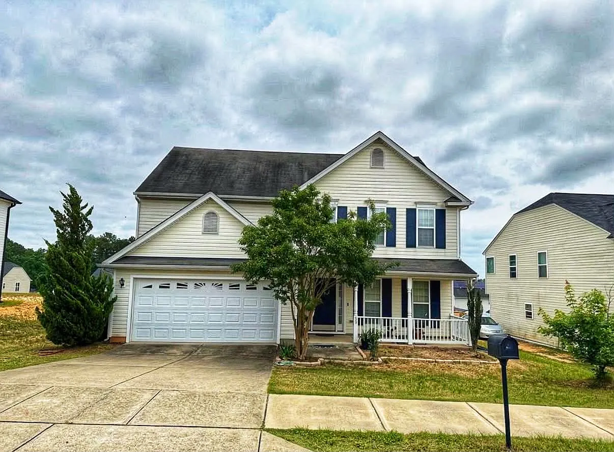 4 bed, 2.5 bath, 2135 sqft, $2,200 — Photo 1