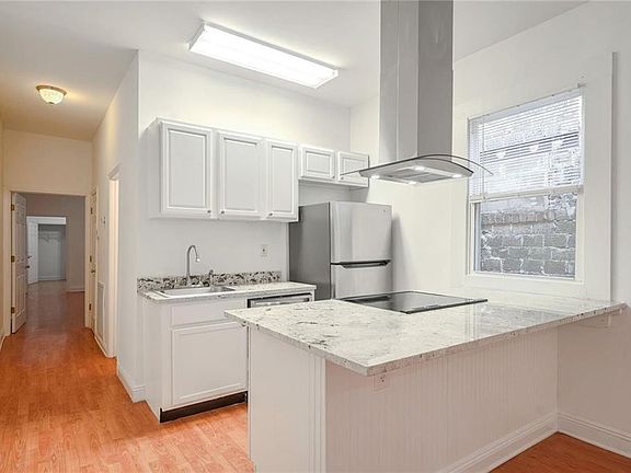 5th image of 1032 Josephine St