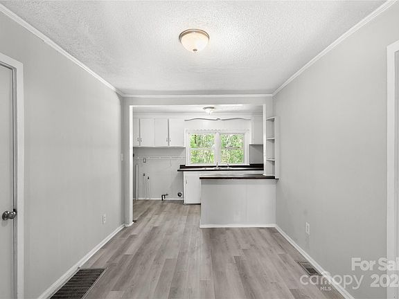 4th image of 505 S Oak St