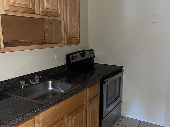 3rd image of 47 Bedford St #47