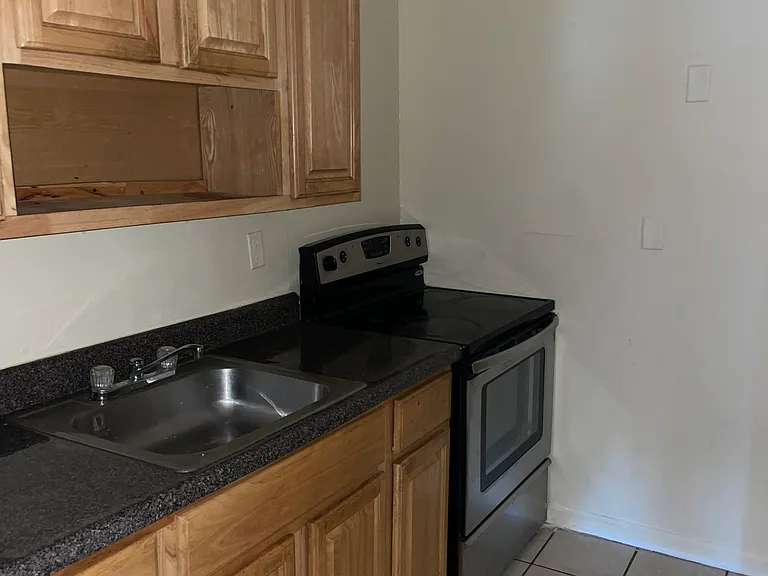 47 Bedford St #47 — Photo 3