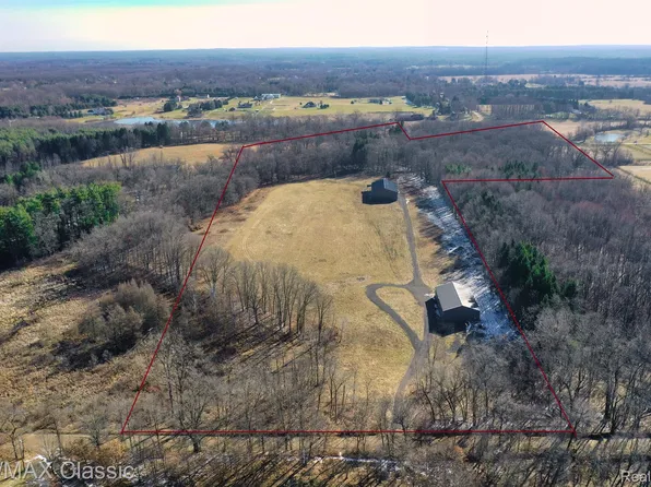 19585 Tipsico Lake Rd S, Fenton, MI 48430