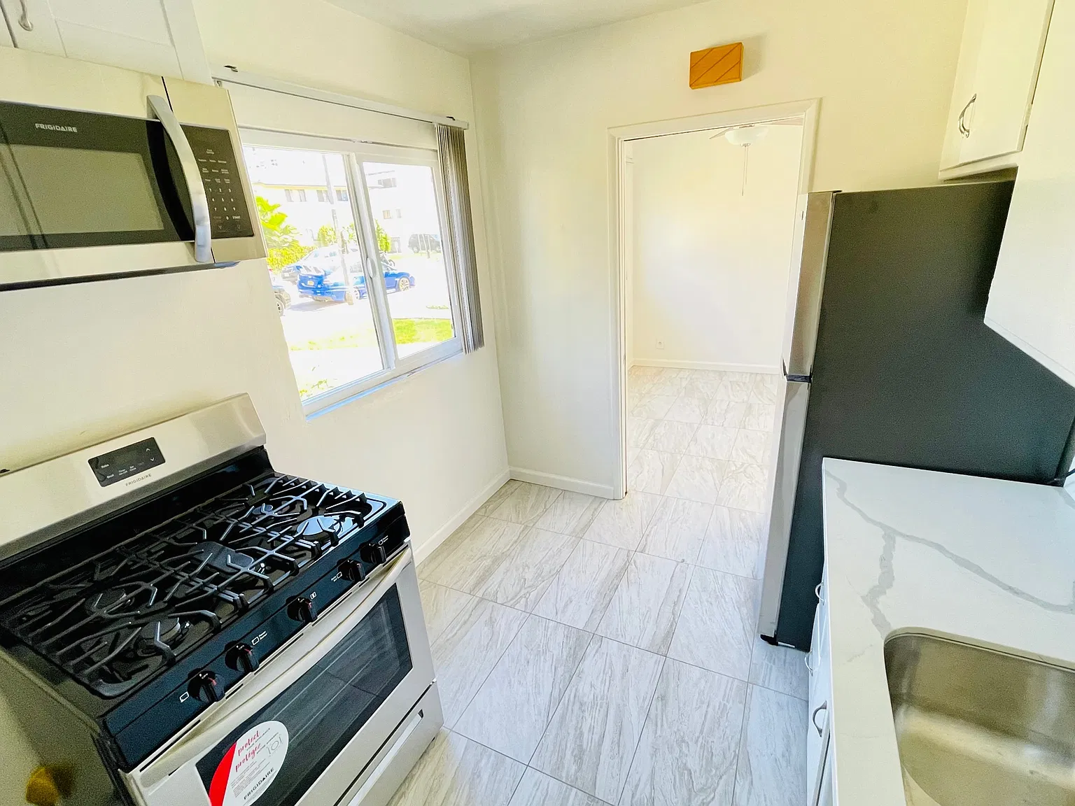 Culver City 2 Bedroom Apartment — Photo 2