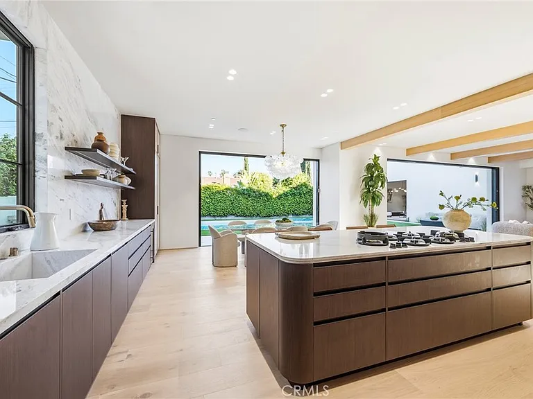 4900 Valjean — Photo 10