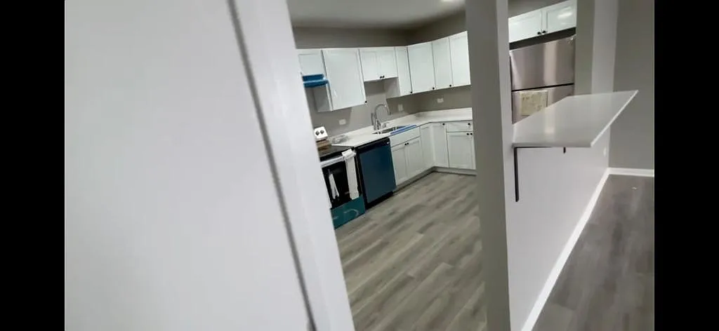 8646 S Roberts Rd — Photo 3
