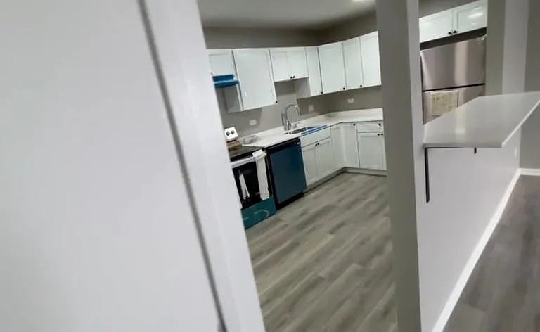 8646 S Roberts Rd — Photo 3