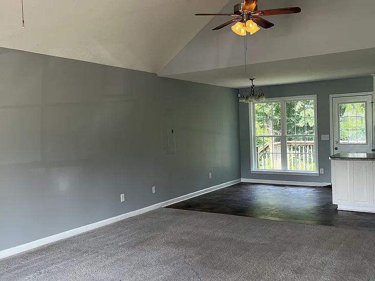 2 Timbers Edge Rd — Photo 2