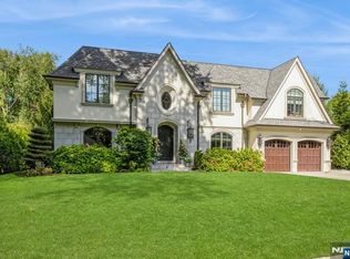 3 Oxford Pl, Cresskill, NJ 07626