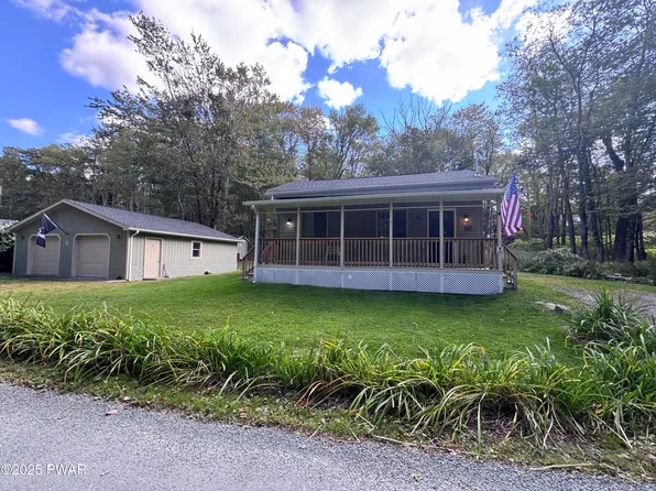 18 Shady Ln, Gouldsboro, PA 18424