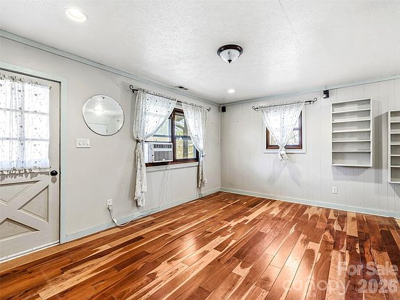 5th image of 7 Nelson Rd
