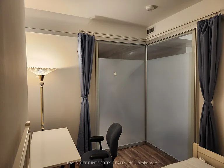 20 Edward St #707 — Photo 10