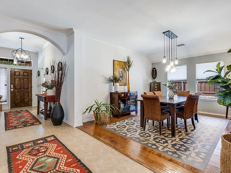 1204 Thimbleberry Dr — Photo 2