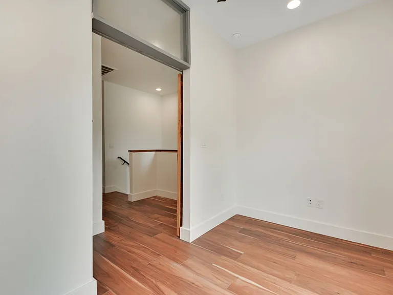 400 W Monroe St #A — Photo 18