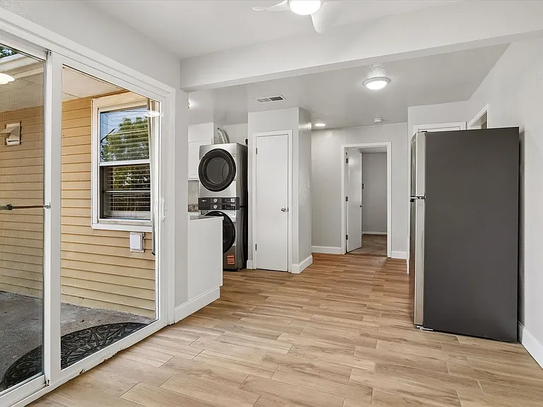 3800 Atlas Dr — Photo 7
