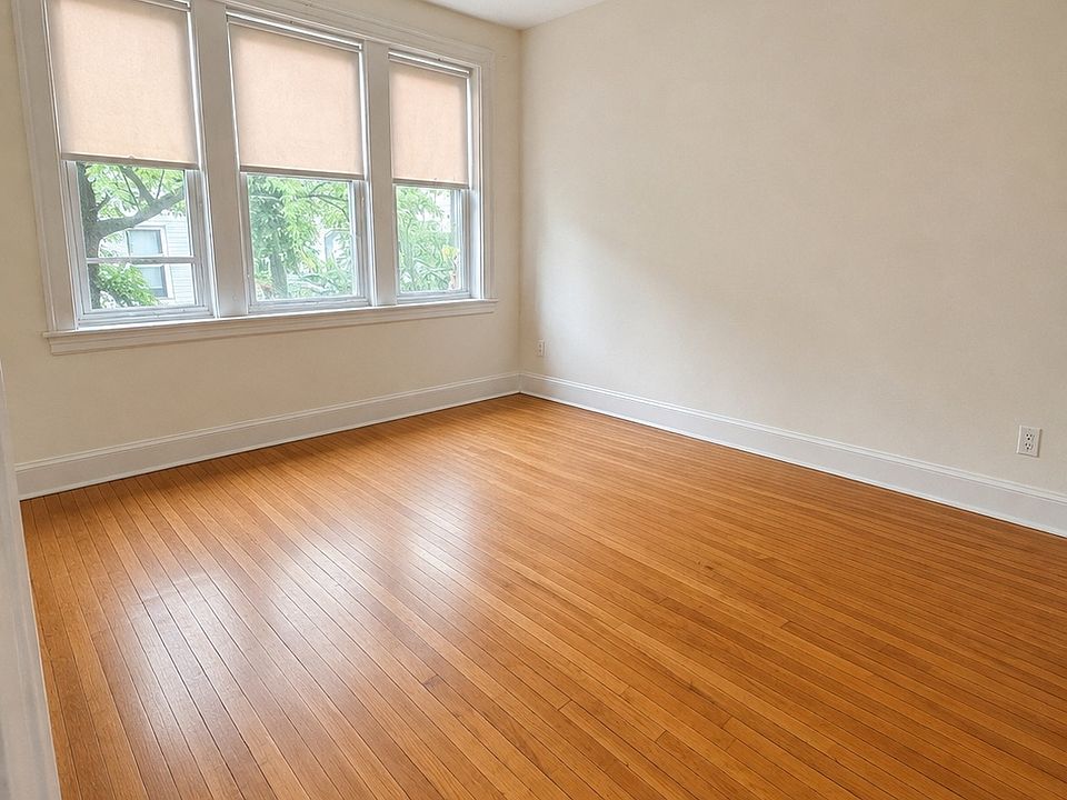1st image of 7 Lothian Rd #21