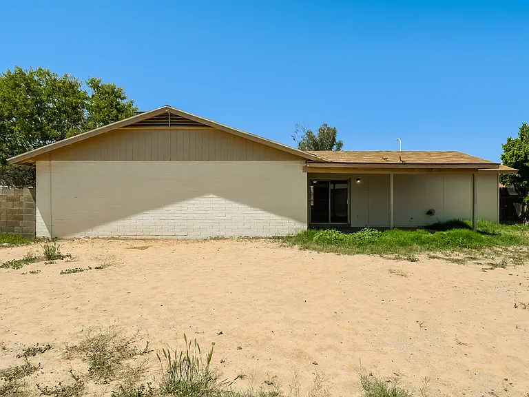 2301 E Butler St — Photo 15