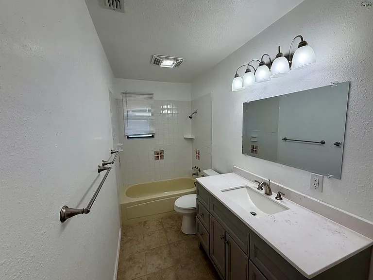 4617 Langford Ln — Photo 7