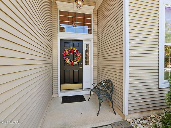 4th image of 487 Huntington Drive