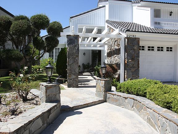 Hardscape Path to Front Door